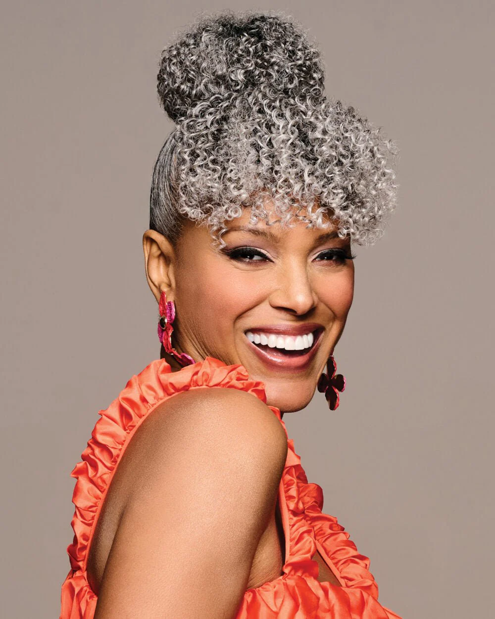 Bombshell Curly Bun and Bangs Hairpiece – Kim Kimble - Image 3